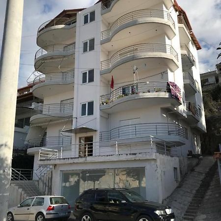 L.T. Noar'S Apartment Sarandë Eksteriør billede